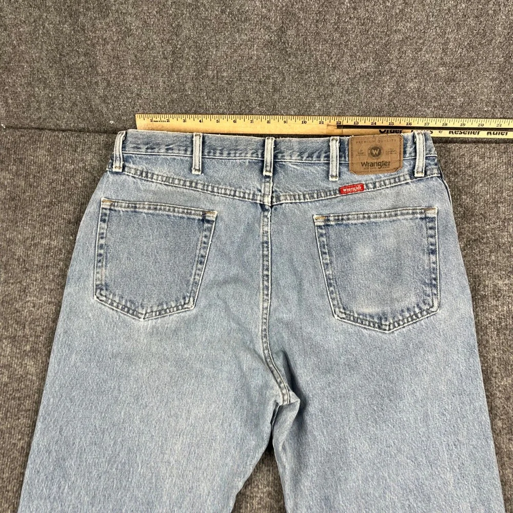 Wrangler Jeans‎ Mens Size 38x32 Light Wash Regular Fit Straight Leg Denim Pants